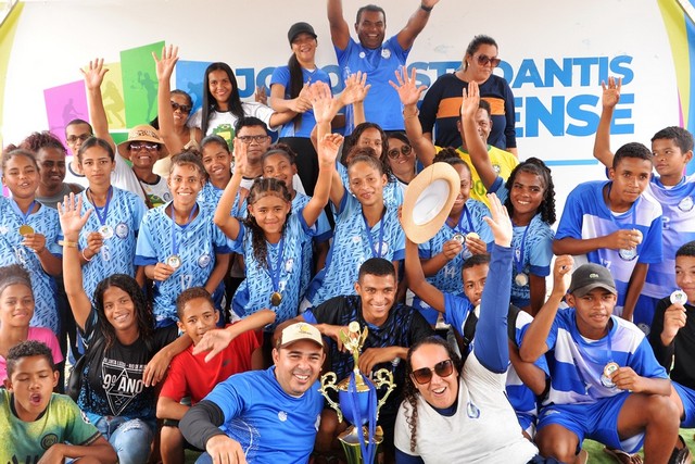 JEB 2023: Escola Santa Luzia do Rio de Pedras se destaca e conquista trofu de campe geral